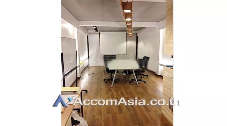  1  Office Space For Sale in sukhumvit ,Bangkok BTS Phra khanong AA14200